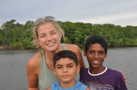 Despedindo-se do Luciano e Devanilson, na viagem pelo Rio Preguiças, entre Barreirinhas e Atins, nos Lençóis Maranhenses (MA)